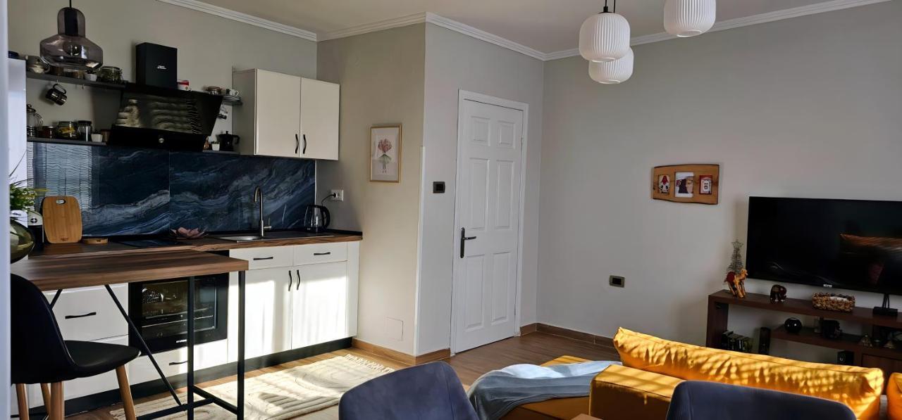 Appartamento Nuci's Place 2, Sunny With Balcony Near Blloku *